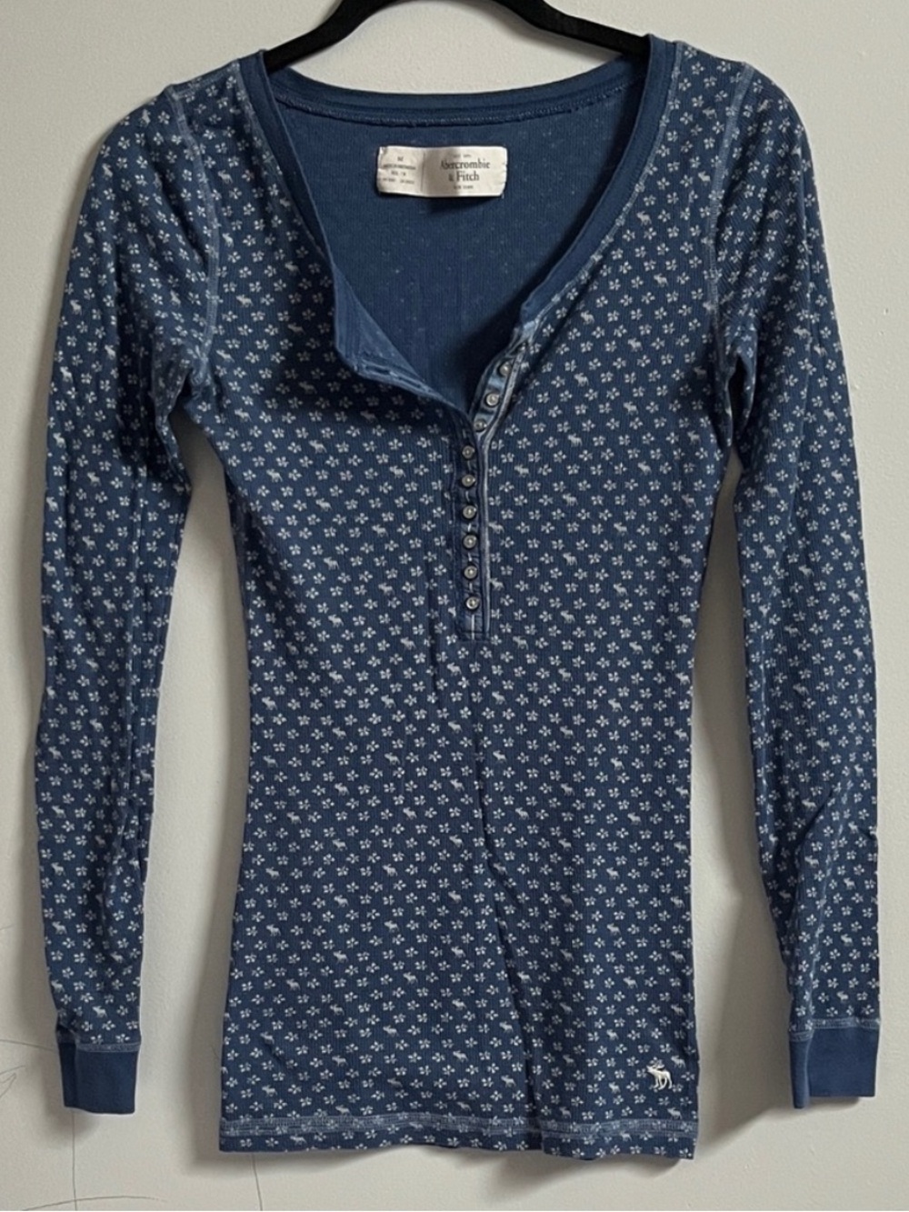 Abercrombie and fitch patterned henley top y2k vintage blue white moose leaf
